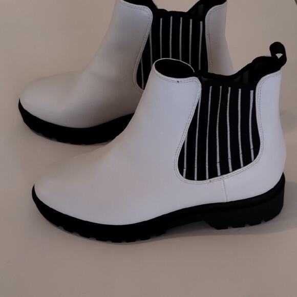 Mix No. 6 White Chelsea Boots – Two-Tone Stretch Panel, Size 7.5 - Picture 3 of 7